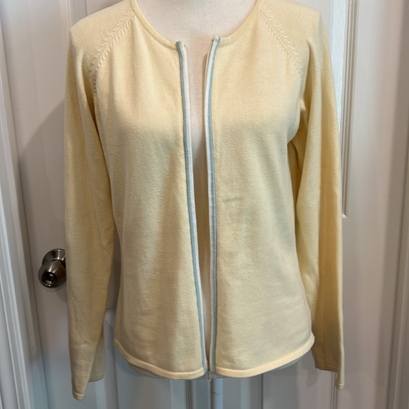 Eddie Bauer size medium yellow cardigan - Picture 2 of 4